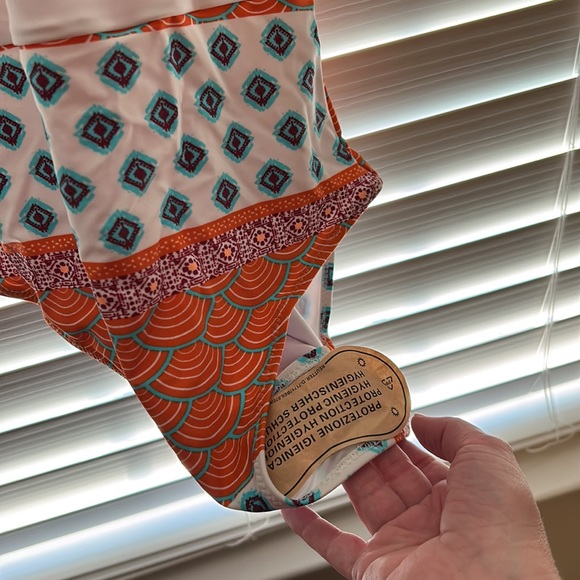 Fun orange one piece swimsuit - Picture 4 of 4